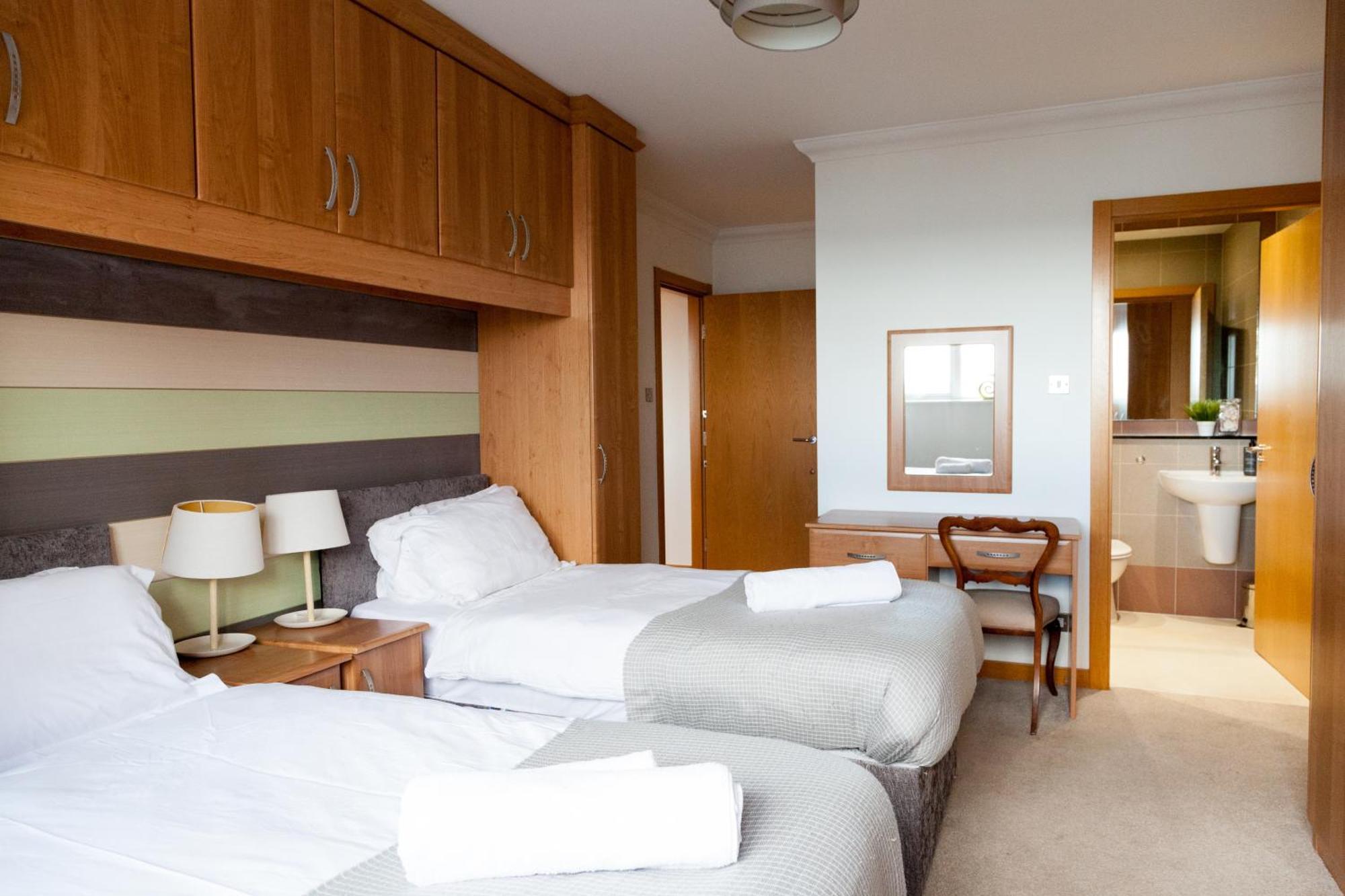 Weekly & Monthly Stays In Penthouse For Contractors Or Leisure Single Or Superking Beds Available Birkenhead Eksteriør billede