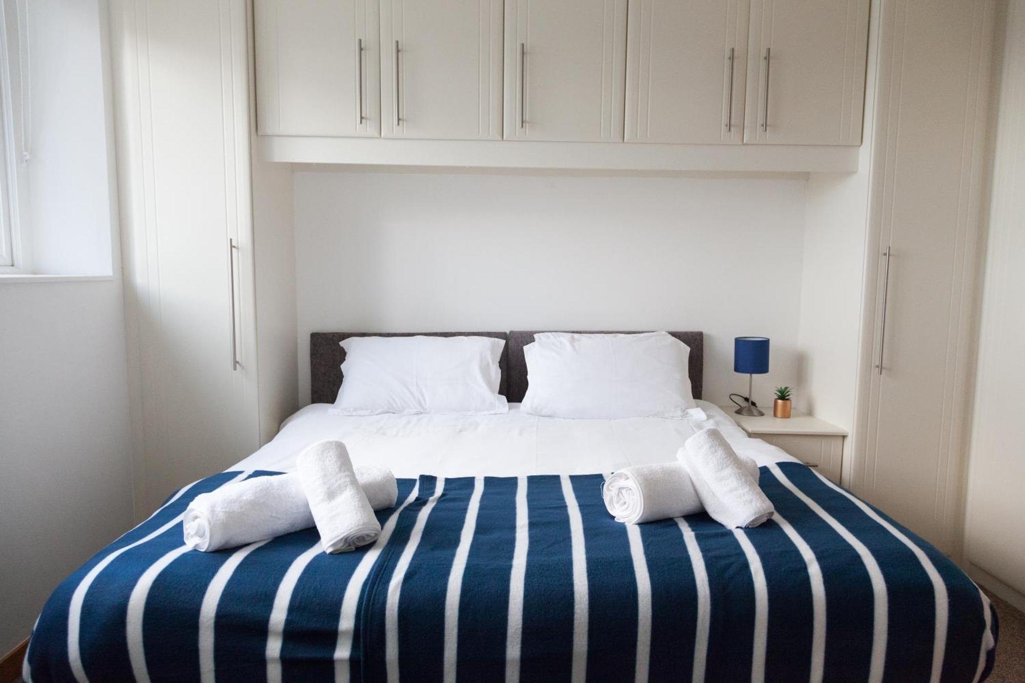 Weekly & Monthly Stays In Penthouse For Contractors Or Leisure Single Or Superking Beds Available Birkenhead Eksteriør billede