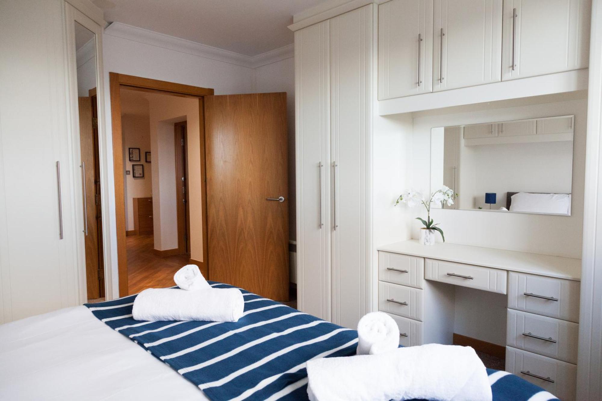 Weekly & Monthly Stays In Penthouse For Contractors Or Leisure Single Or Superking Beds Available Birkenhead Eksteriør billede