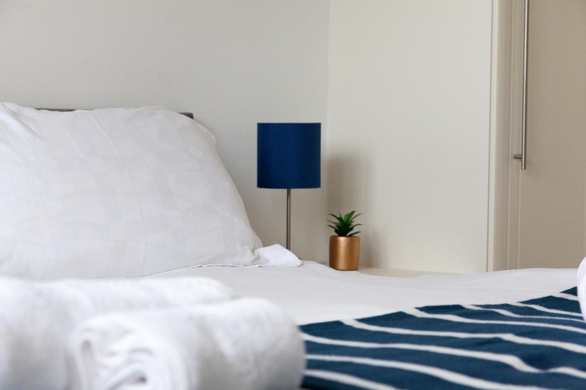 Weekly & Monthly Stays In Penthouse For Contractors Or Leisure Single Or Superking Beds Available Birkenhead Eksteriør billede