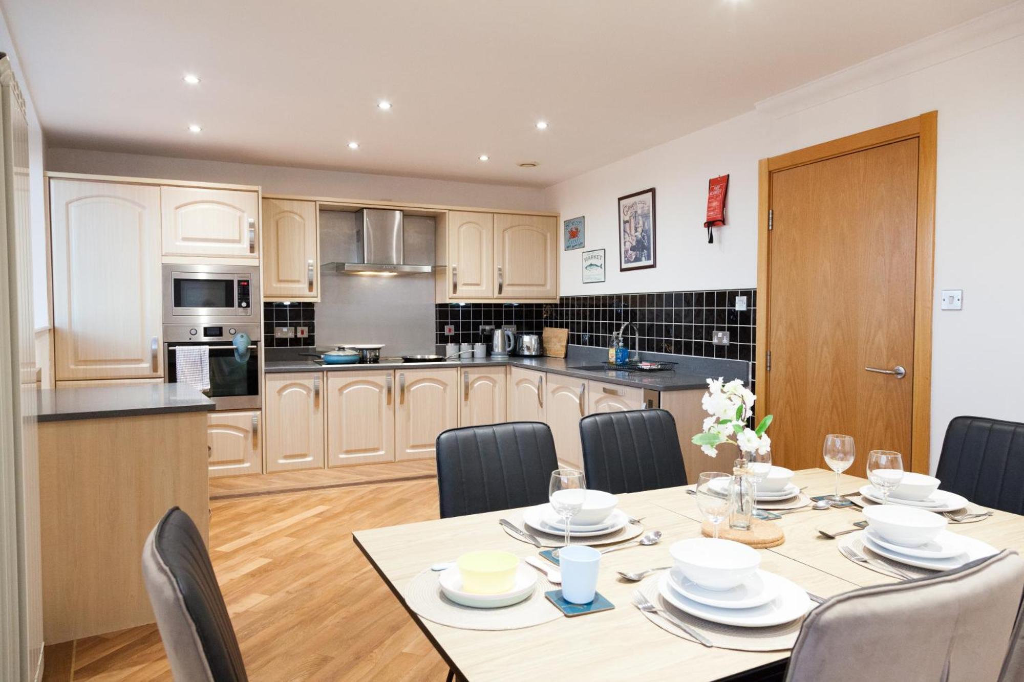 Weekly & Monthly Stays In Penthouse For Contractors Or Leisure Single Or Superking Beds Available Birkenhead Eksteriør billede