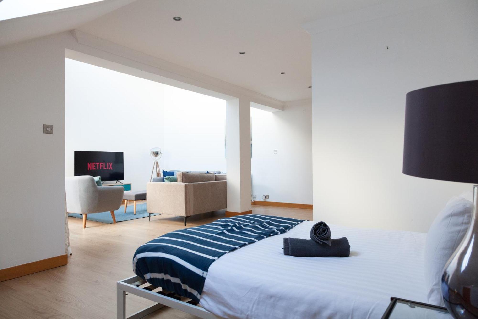 Weekly & Monthly Stays In Penthouse For Contractors Or Leisure Single Or Superking Beds Available Birkenhead Eksteriør billede