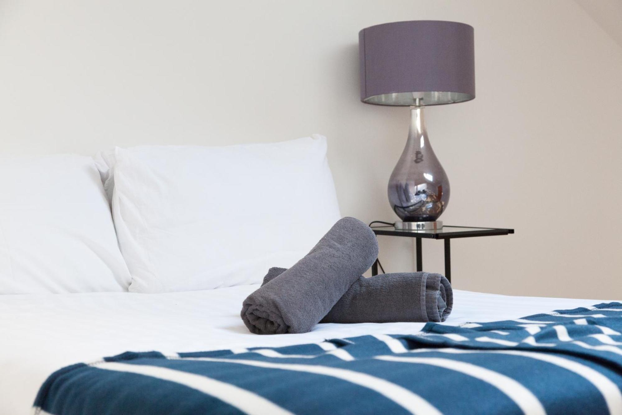 Weekly & Monthly Stays In Penthouse For Contractors Or Leisure Single Or Superking Beds Available Birkenhead Eksteriør billede